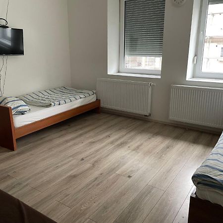 Monteur-Apartment Am Bahnhof Muhlheim am Main Esterno foto