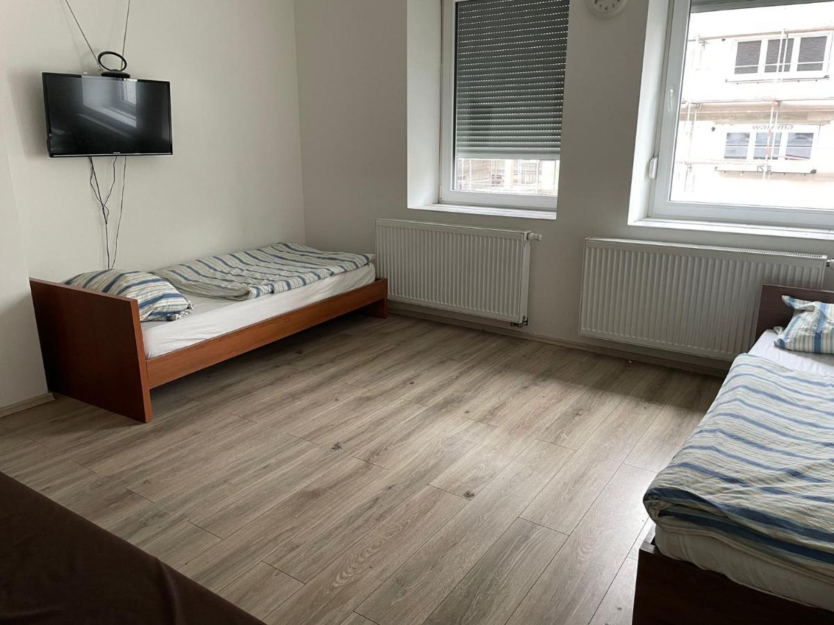 Monteur-Apartment Am Bahnhof Muhlheim am Main Esterno foto