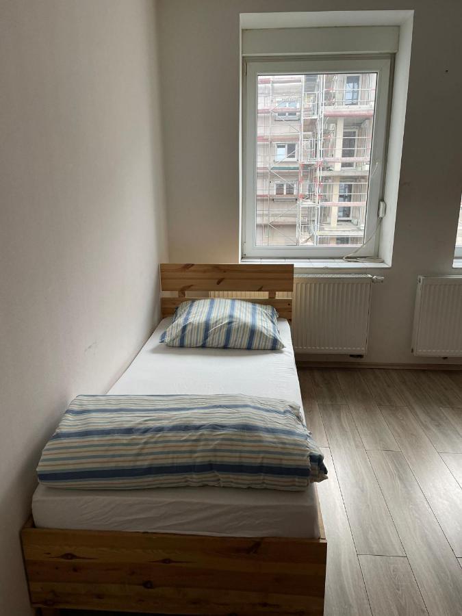 Monteur-Apartment Am Bahnhof Muhlheim am Main Esterno foto